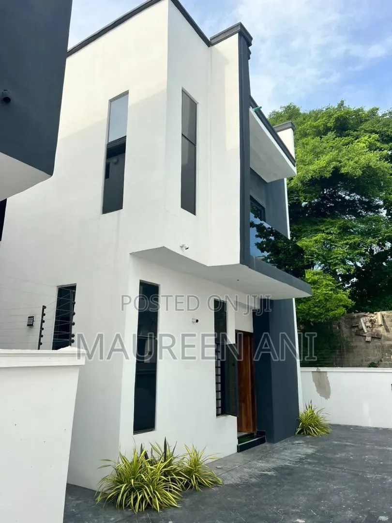 5bdrm Duplex in Chevron for sale
