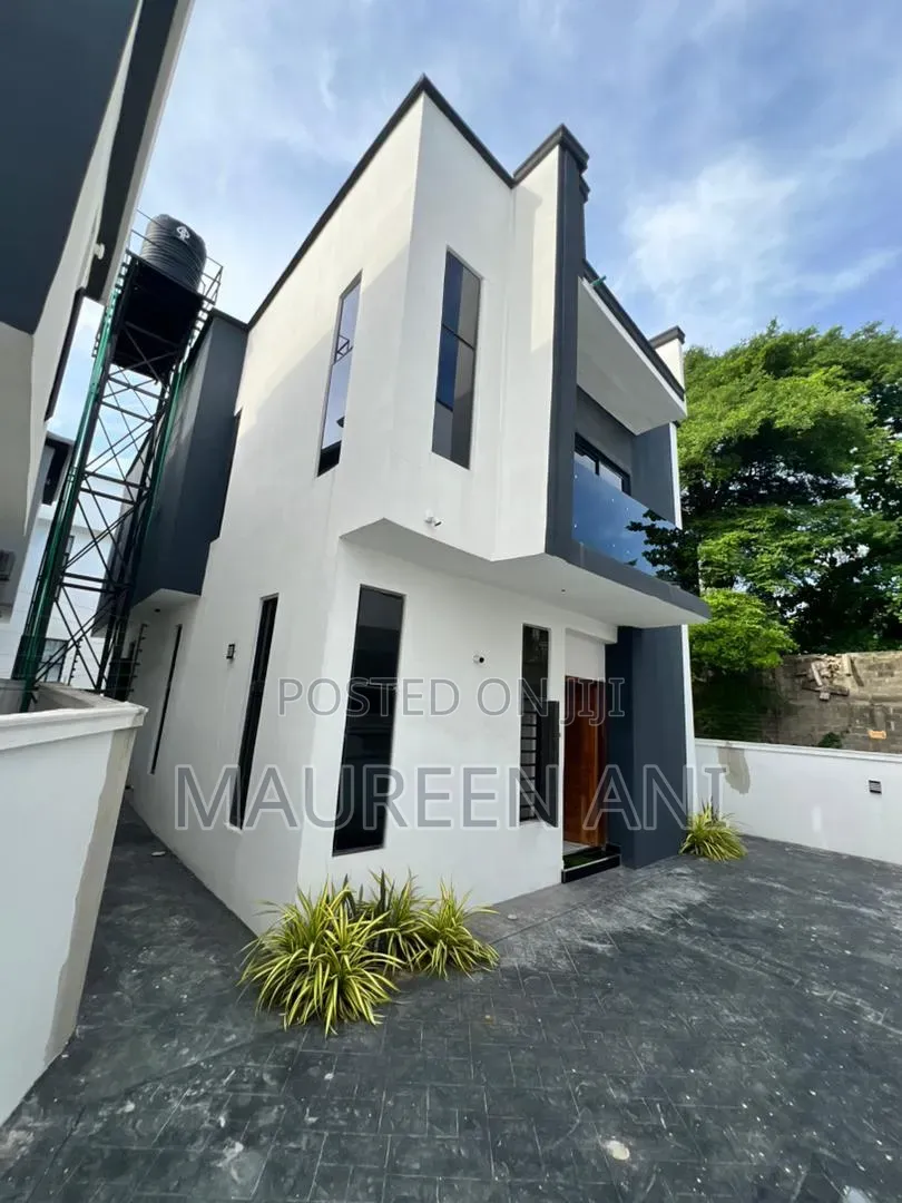 5bdrm Duplex in Chevron for sale