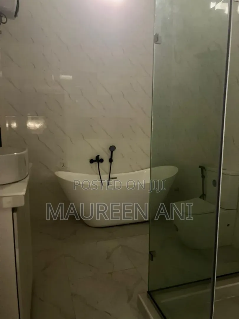 5bdrm Duplex in Chevron for sale