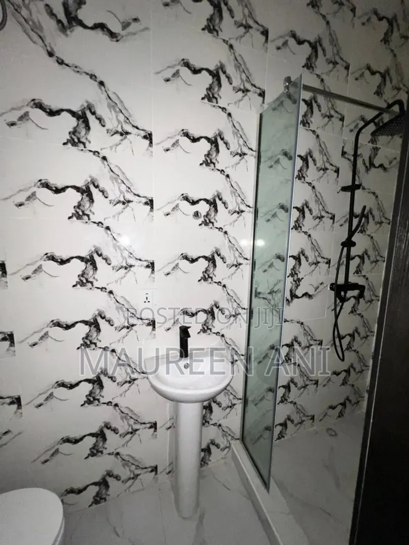 4bdrm Duplex in Chevron for sale