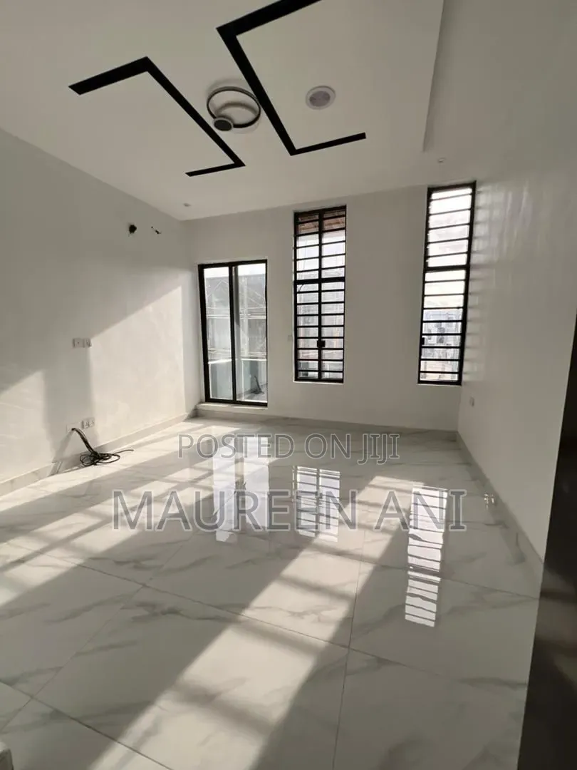 4bdrm Duplex in Chevron for sale