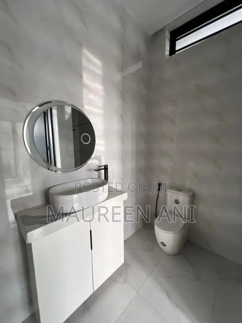 4bdrm Duplex in Chevron for sale