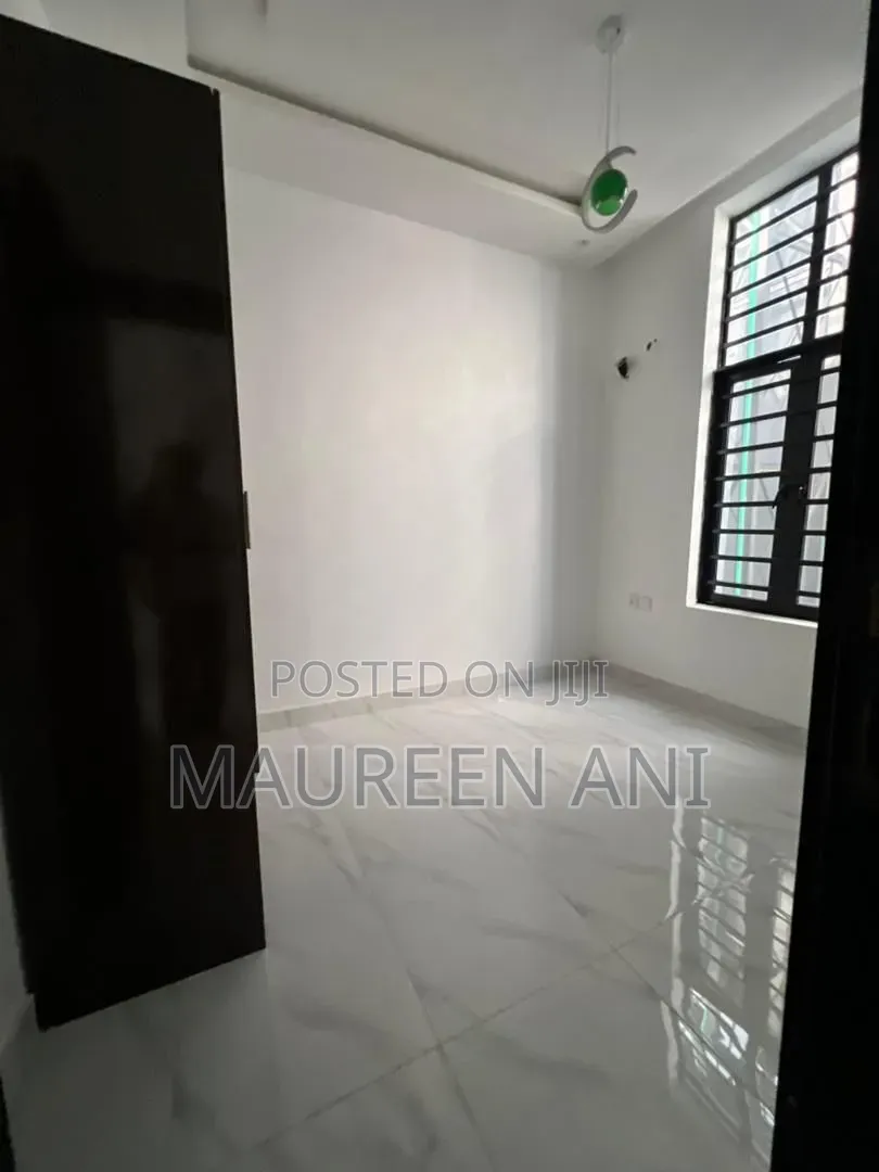 4bdrm Duplex in Chevron for sale
