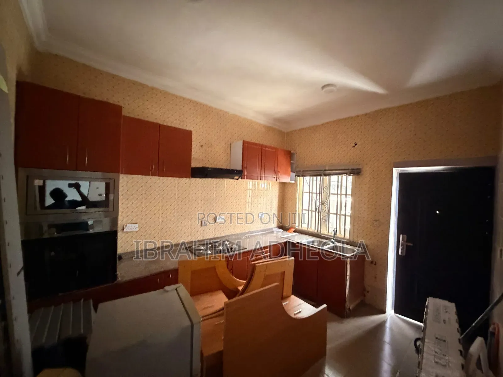 To Let Lekki Phase 1 3bedroom Shared Office Space