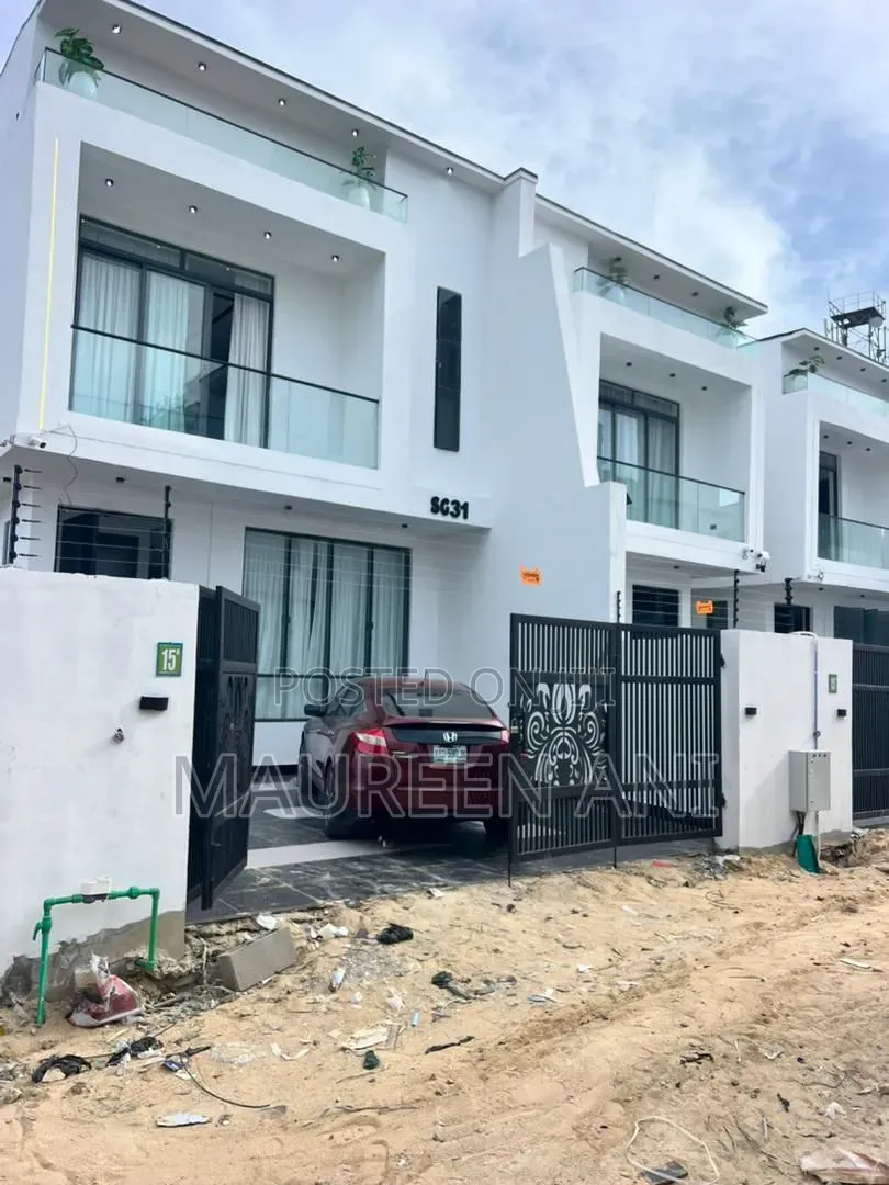 4bdrm Duplex in Chevron for sale
