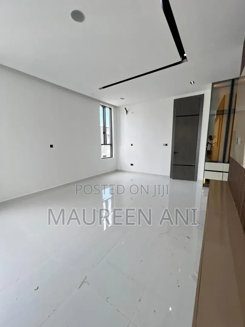 4bdrm Duplex in Chevron for sale