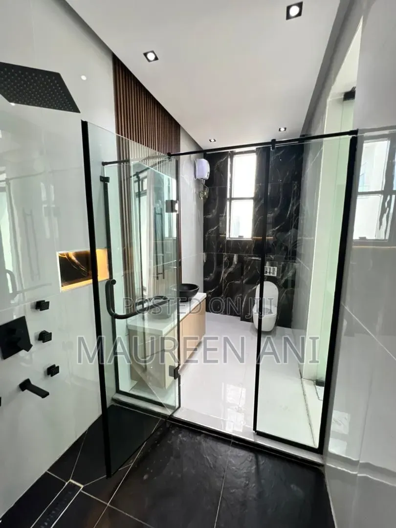 4bdrm Duplex in Chevron for sale