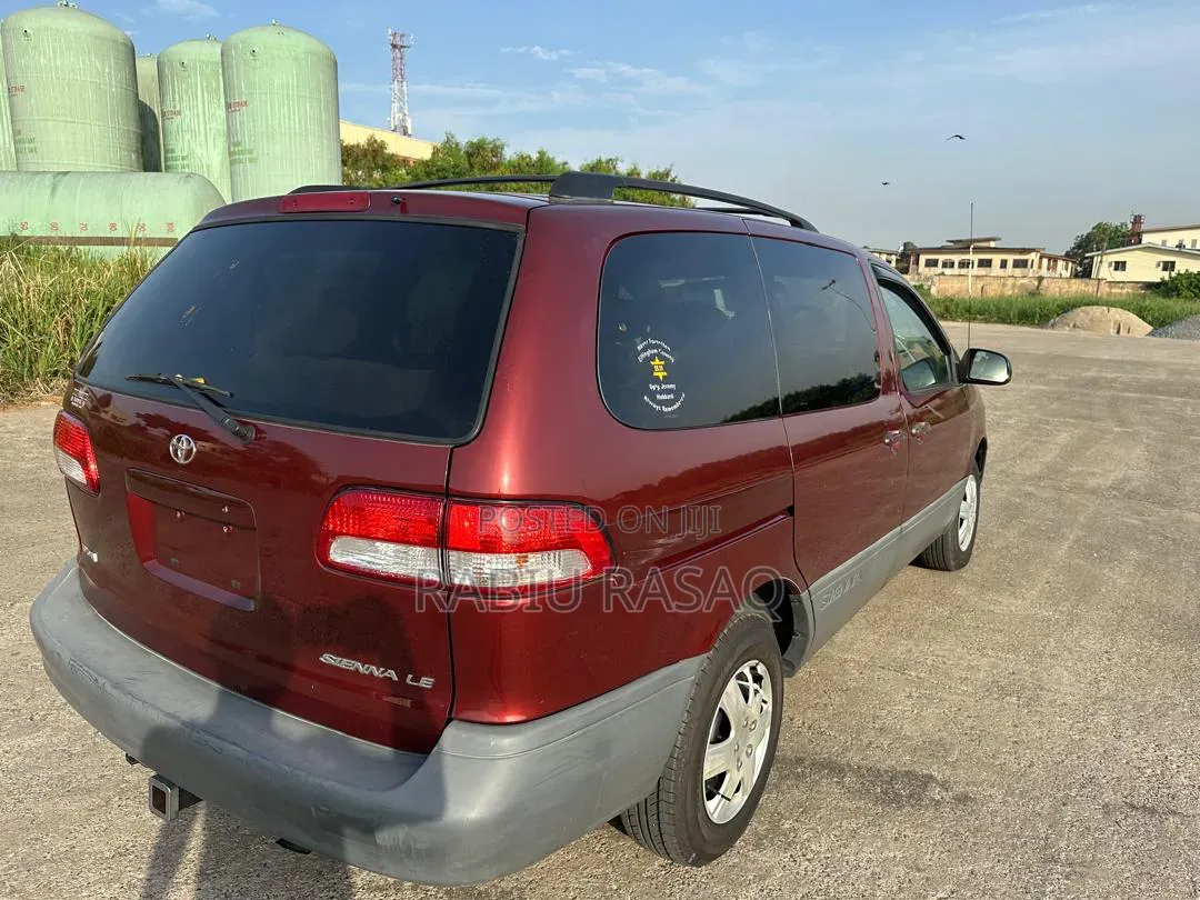 Toyota Sienna 2001 Maroon