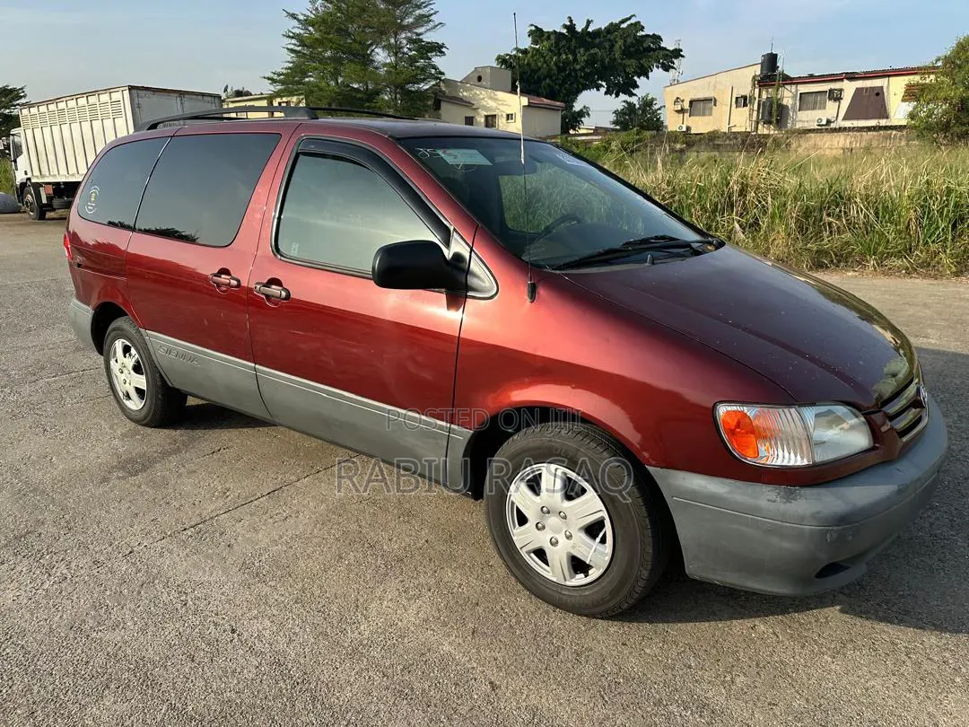 Toyota Sienna 2001 Maroon