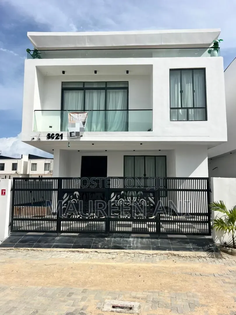 5bdrm Duplex in Chevron for sale