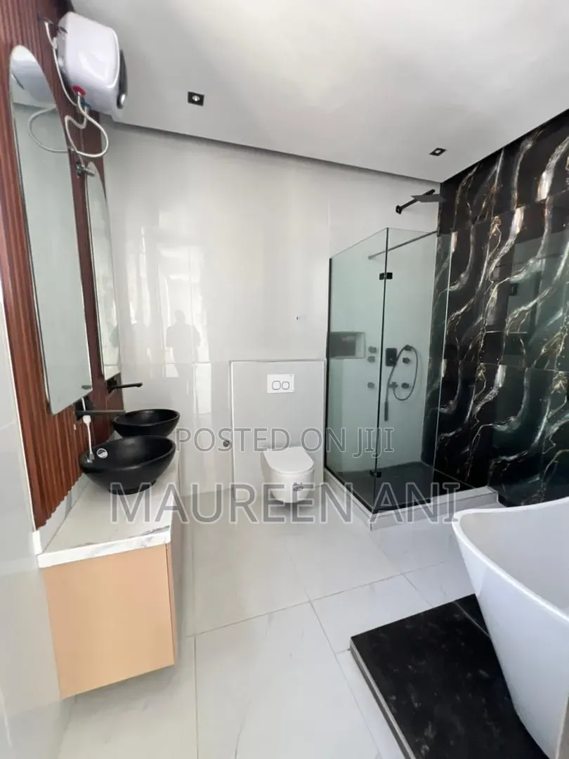 5bdrm Duplex in Chevron for sale