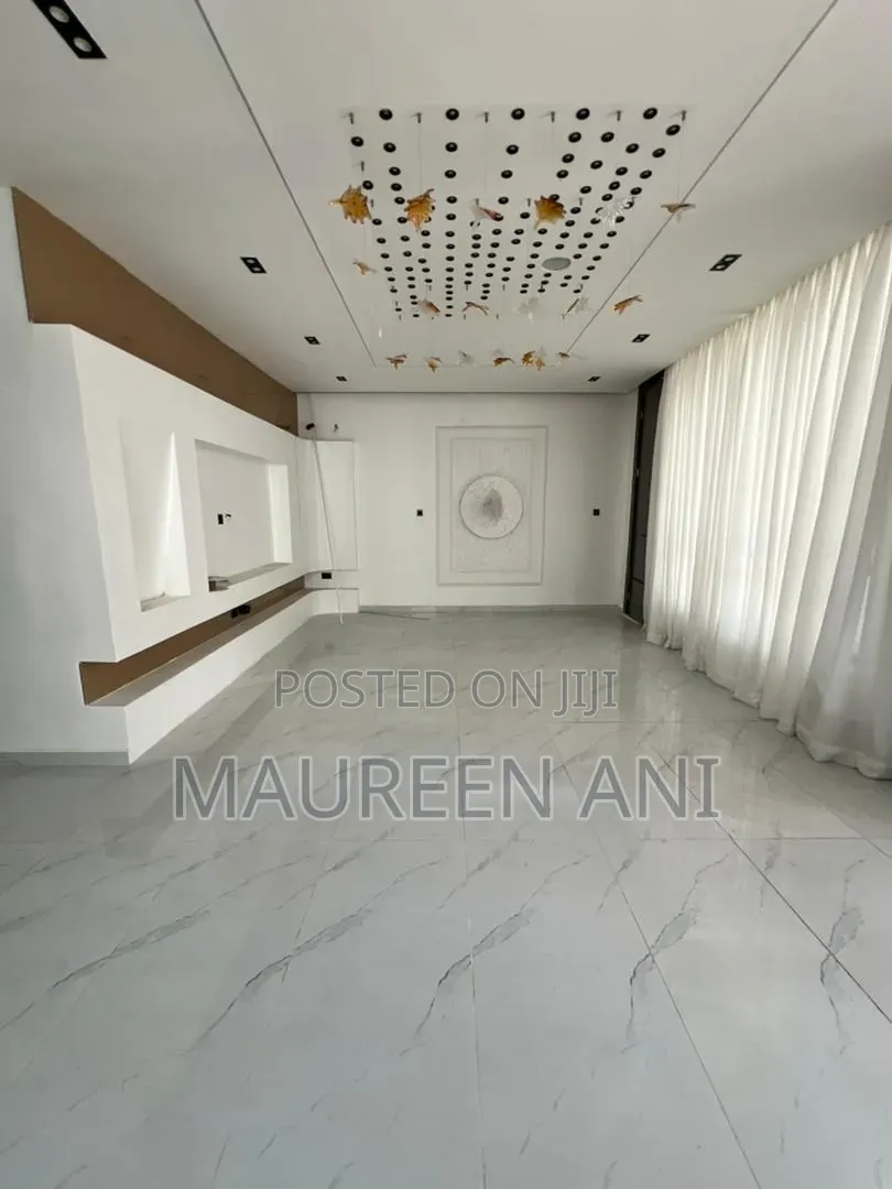 5bdrm Duplex in Chevron for sale
