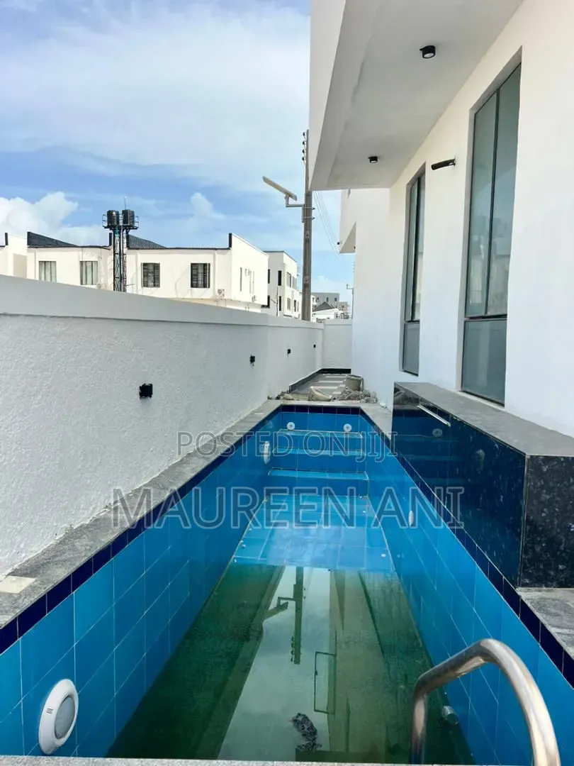 5bdrm Duplex in Chevron for sale