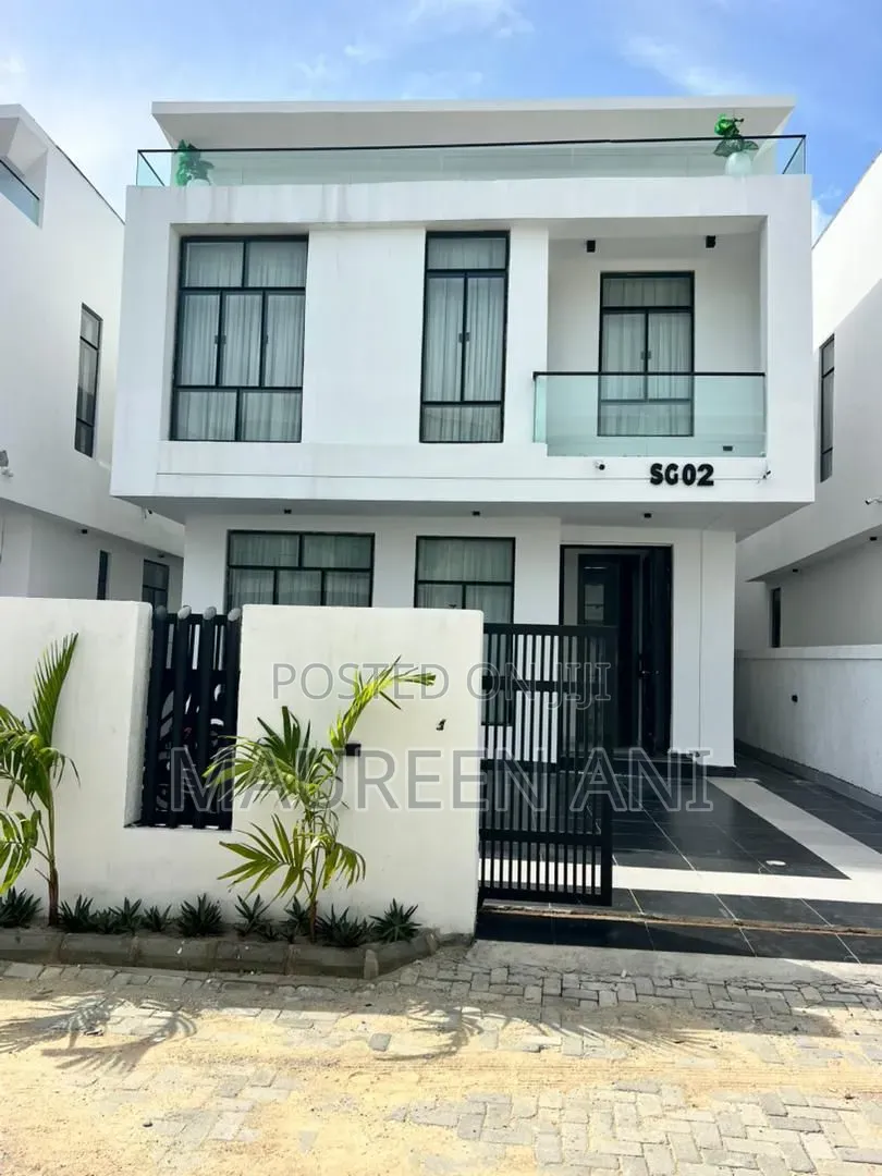 5bdrm Duplex in Chevron for sale