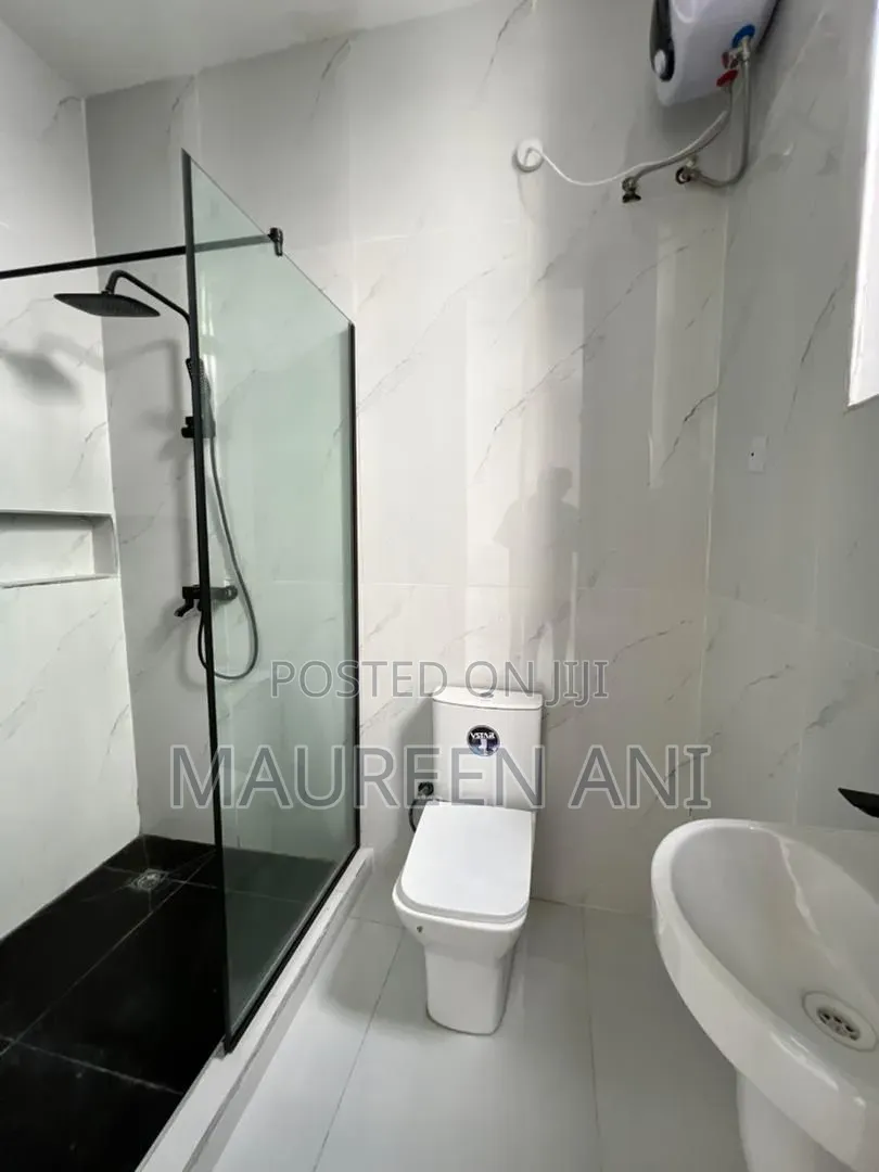5bdrm Duplex in Chevron for sale