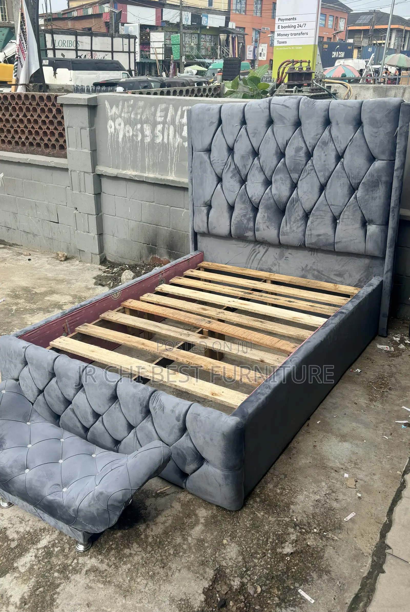 Affordable Durable Tufted 6 by 6 Wooden Bedframe