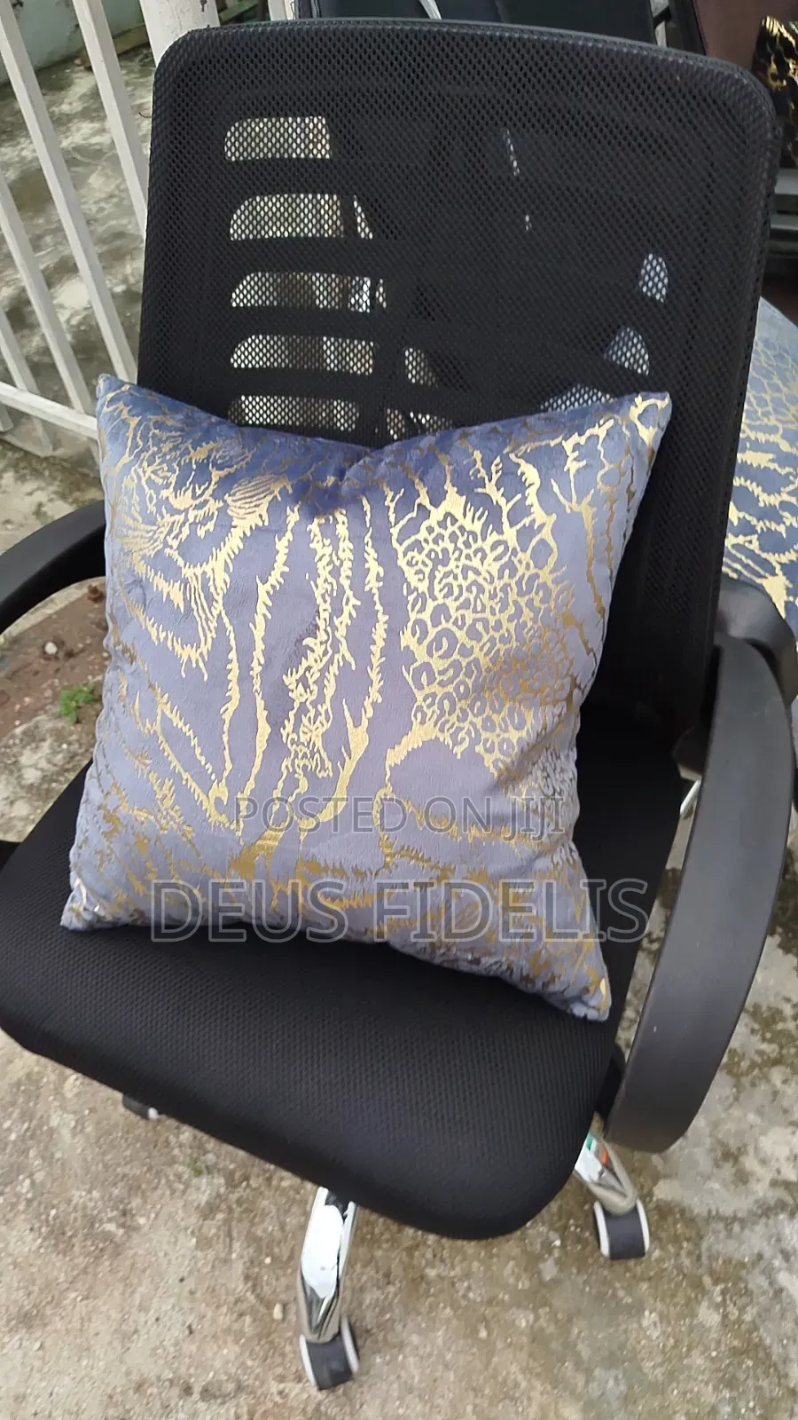 Throw Pillows With Fibre Filling