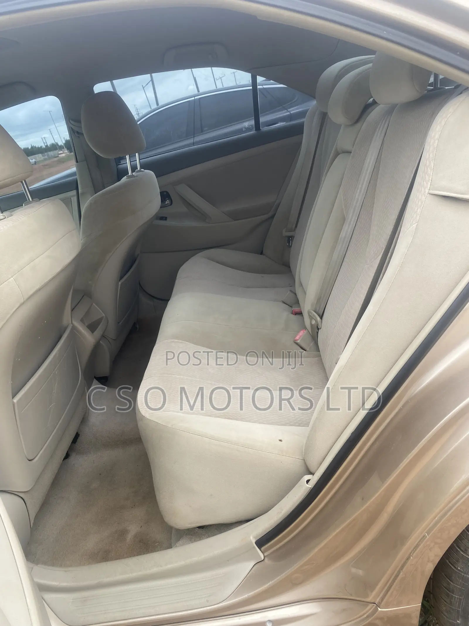 Toyota Camry LE 4dr Sedan (2.5L 4cyl 6AM) 2010 Gold