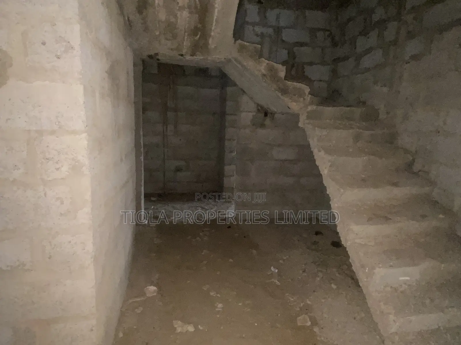 4bdrm Penthouse in Wealth Estate Phase2, Sabon Lugbe for sale
