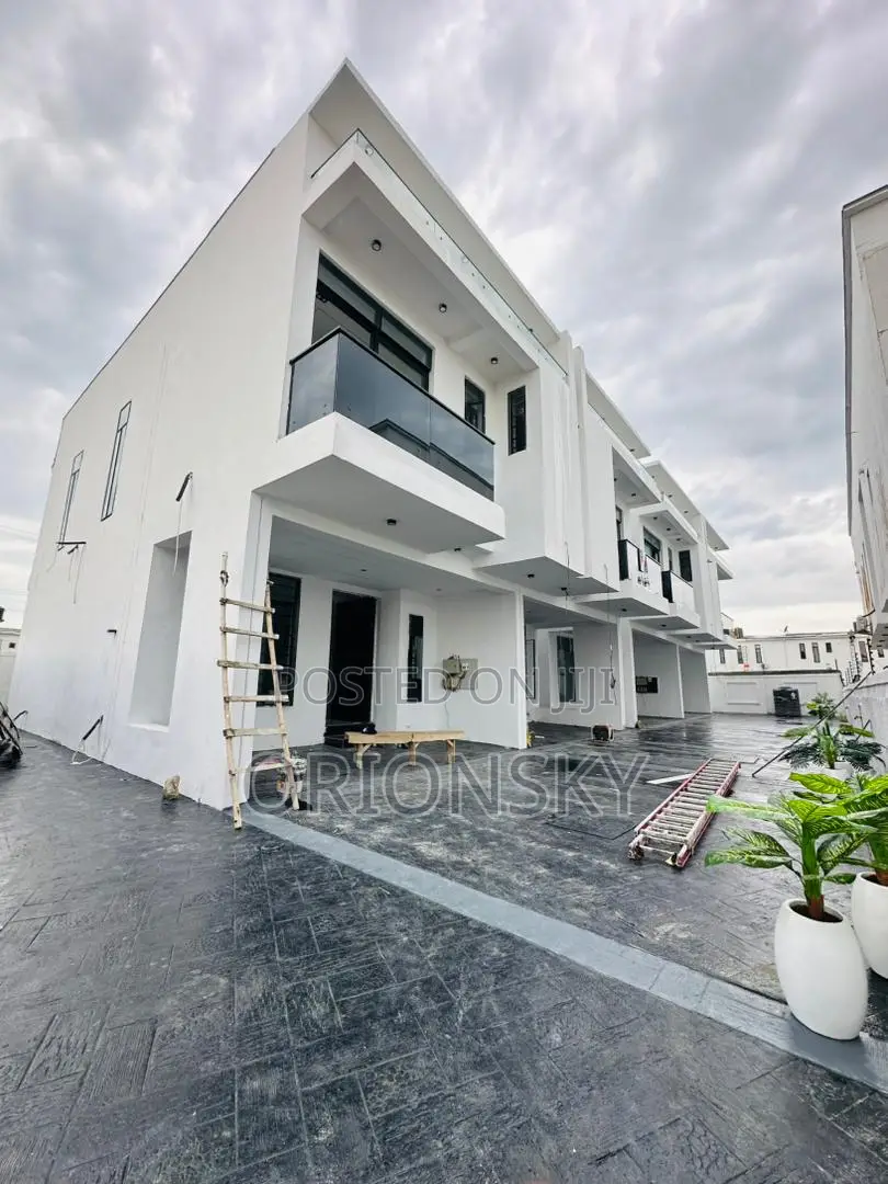 3bdrm Duplex in Ikota for sale
