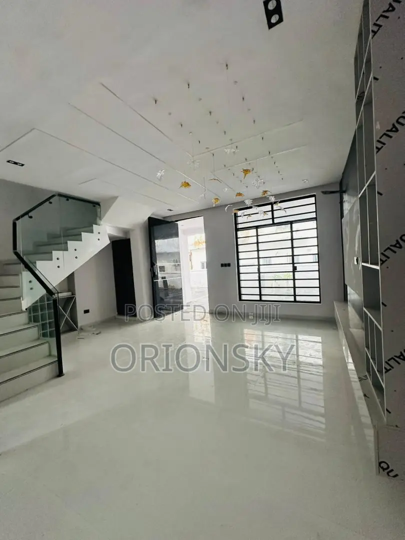 3bdrm Duplex in Ikota for sale