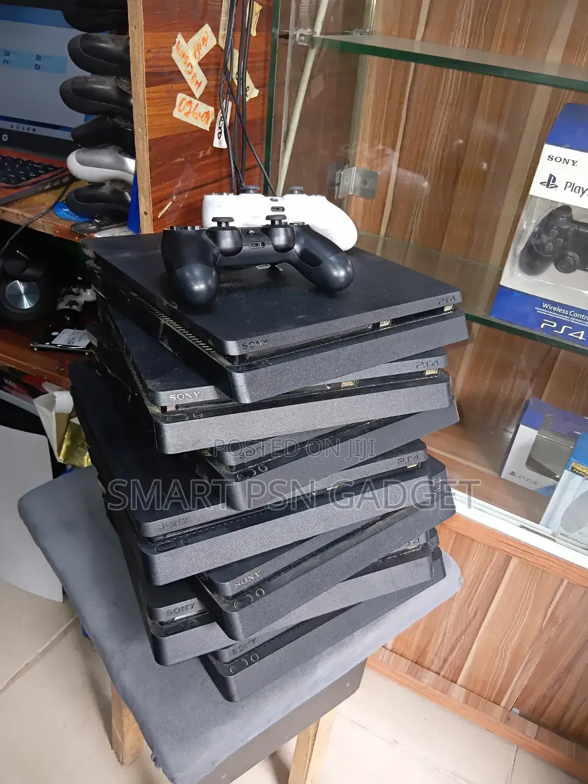 London Used Ps4 Slim || Games Installed