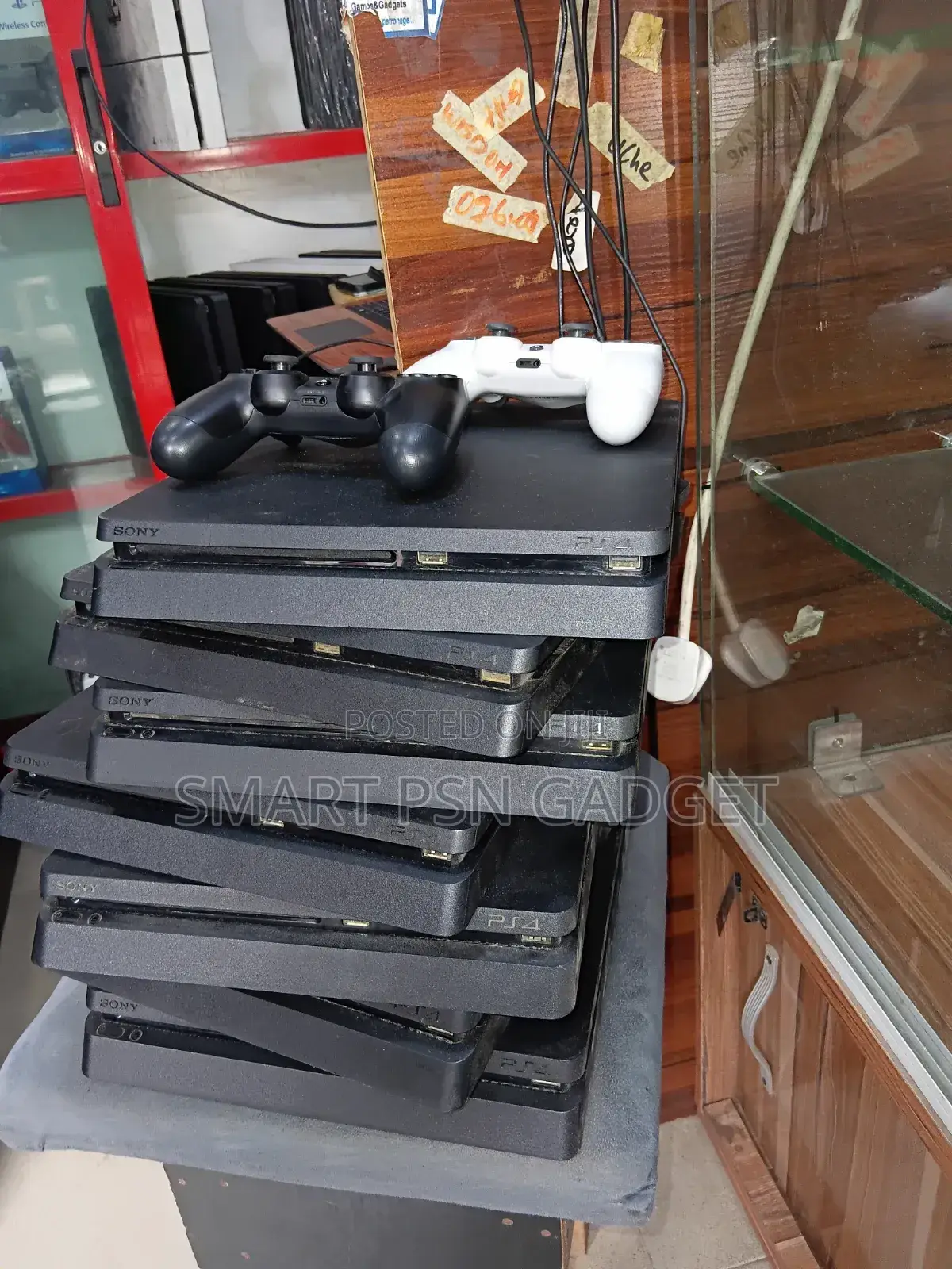 London Used Ps4 Slim || Games Installed