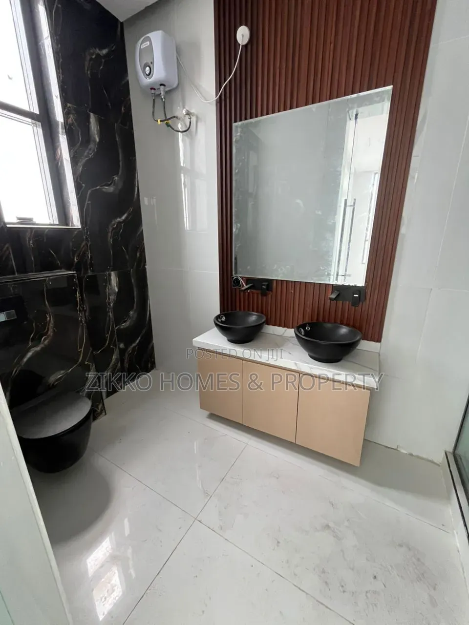 4bdrm Duplex in Chevron for sale