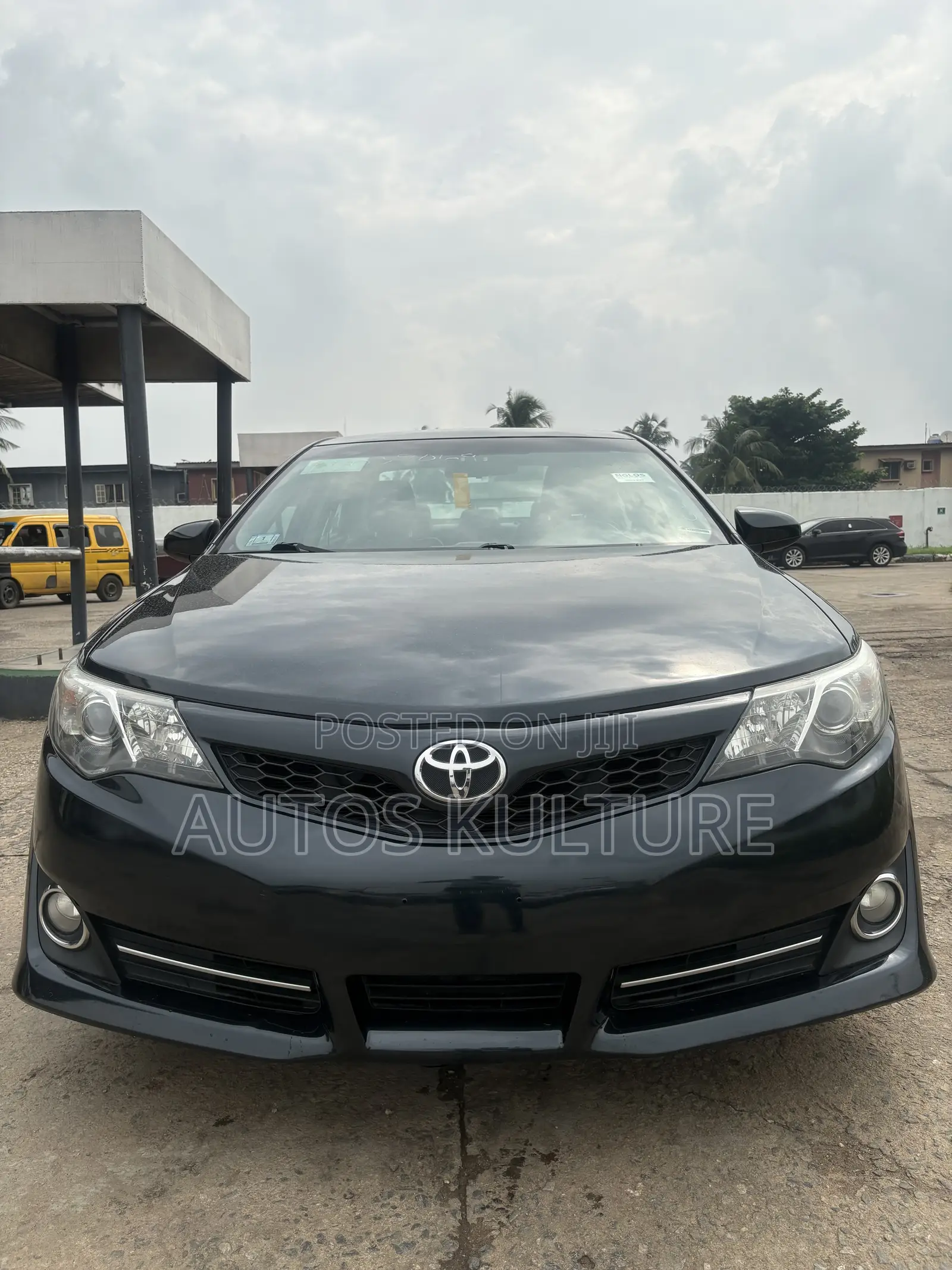 Toyota Camry SE 4dr Sedan (2.5L 4cyl 6A) 2013 Silver
