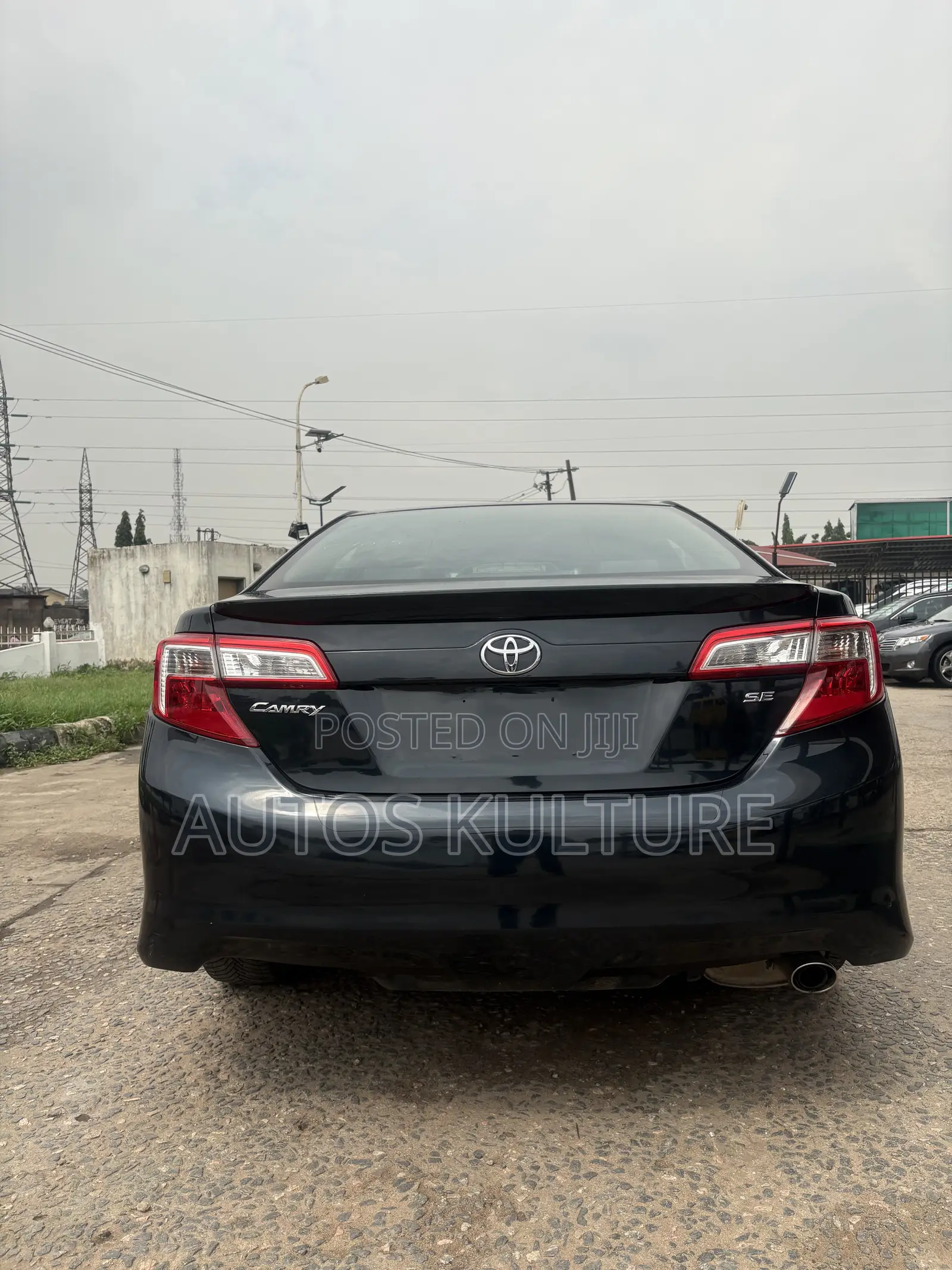 Toyota Camry SE 4dr Sedan (2.5L 4cyl 6A) 2013 Silver