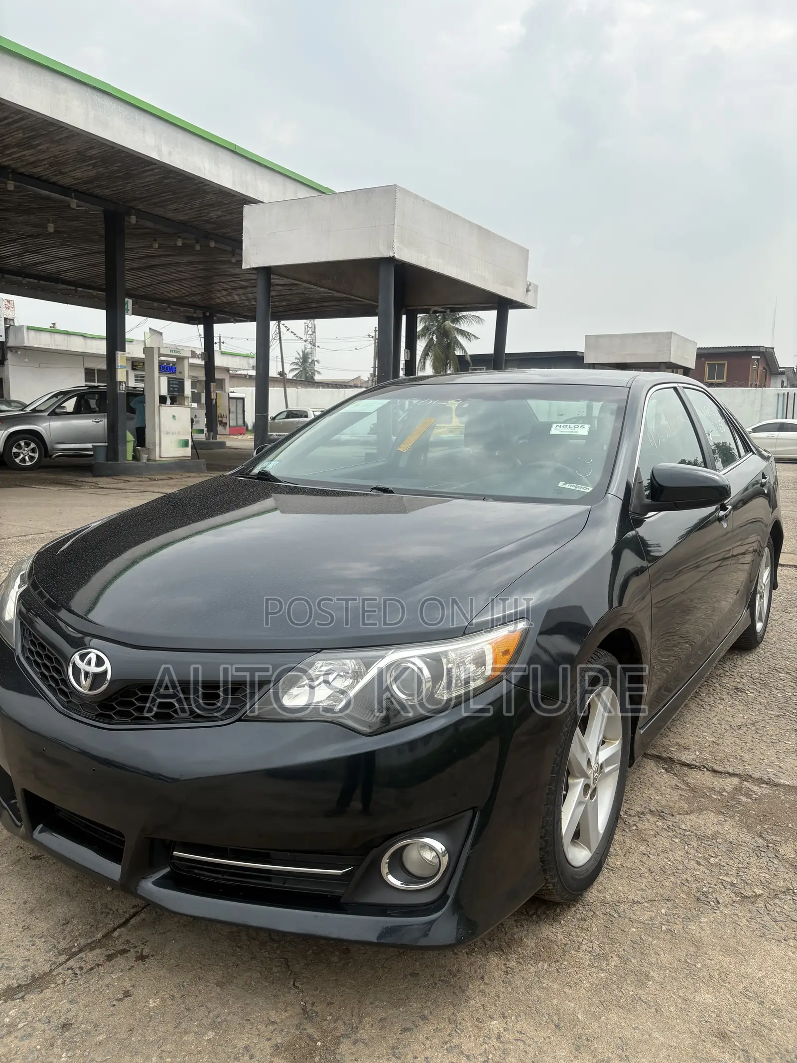 Toyota Camry SE 4dr Sedan (2.5L 4cyl 6A) 2013 Silver