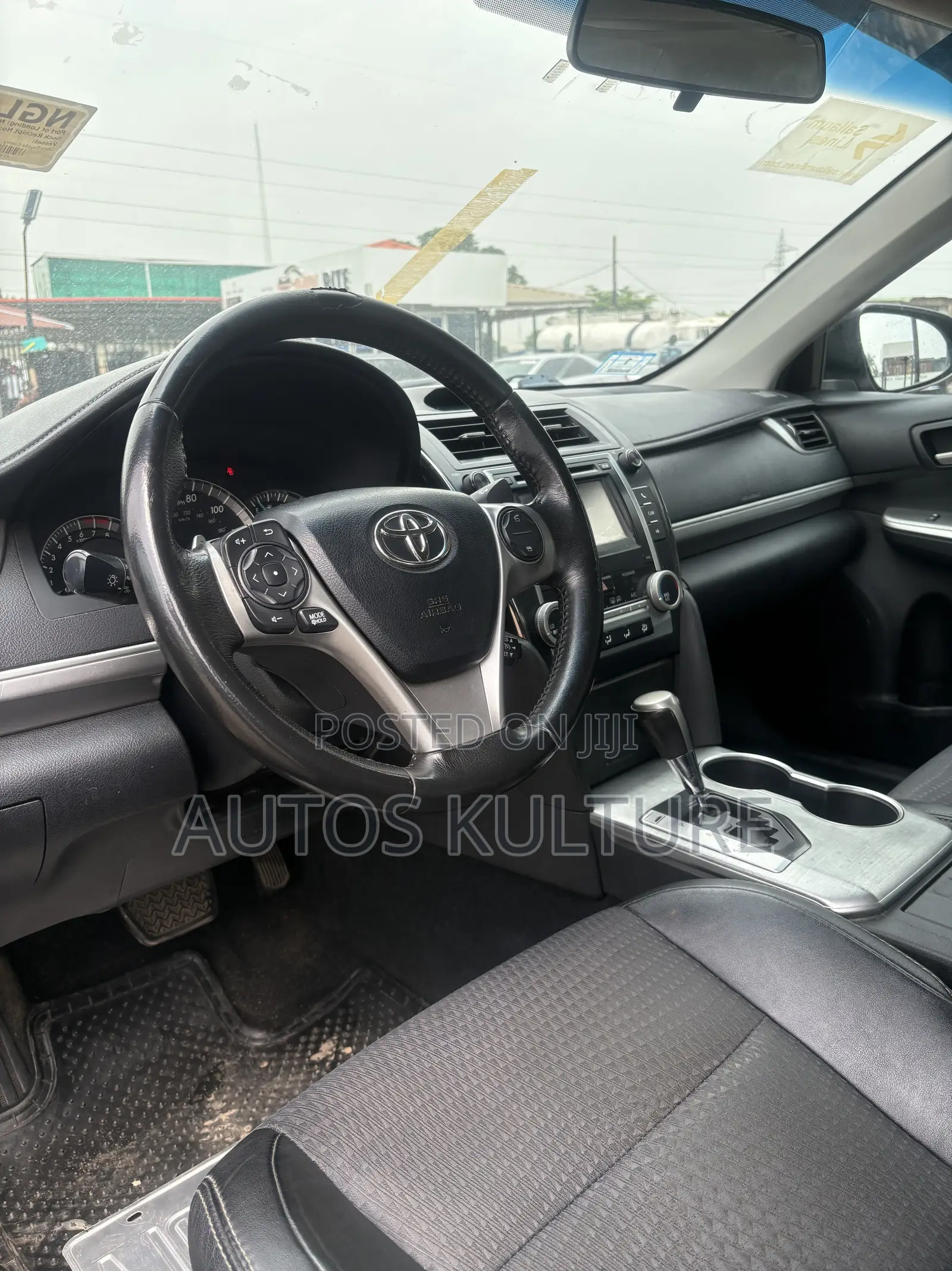 Toyota Camry SE 4dr Sedan (2.5L 4cyl 6A) 2013 Silver