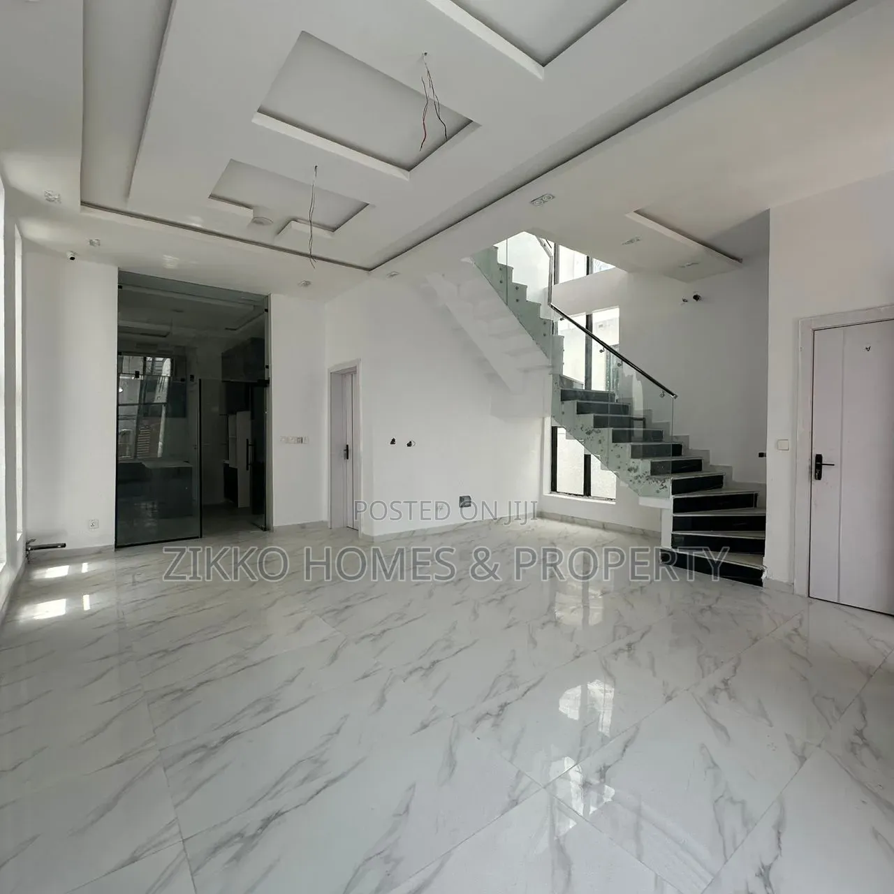 4bdrm Duplex in Cchevron Drive for sale