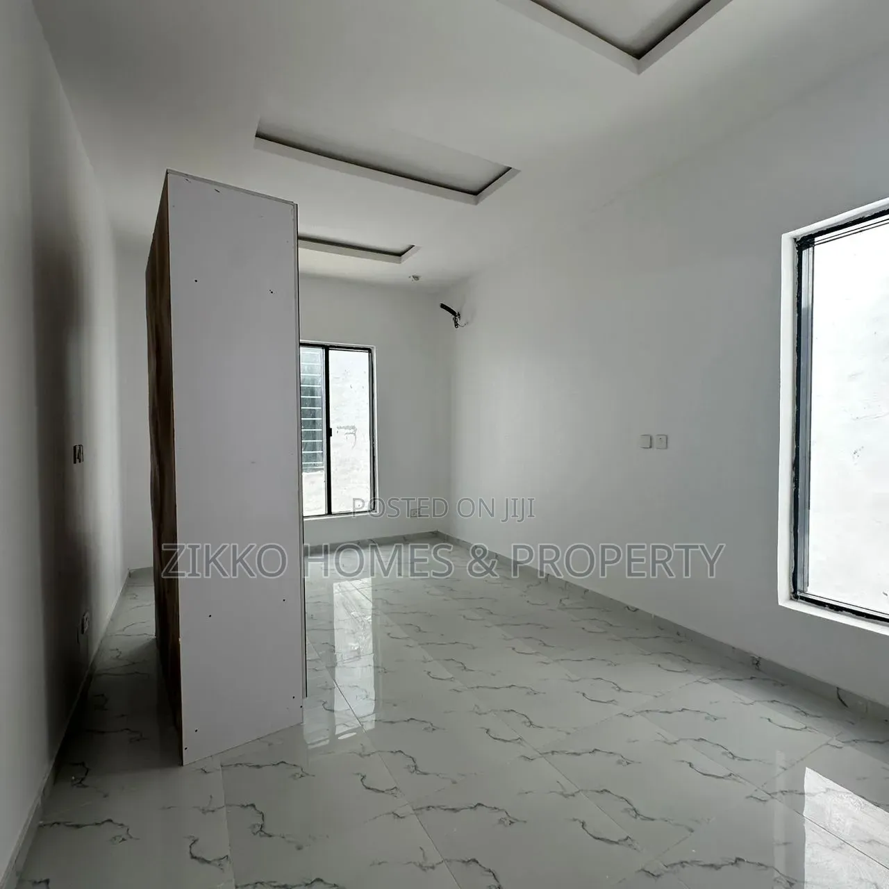 4bdrm Duplex in Cchevron Drive for sale