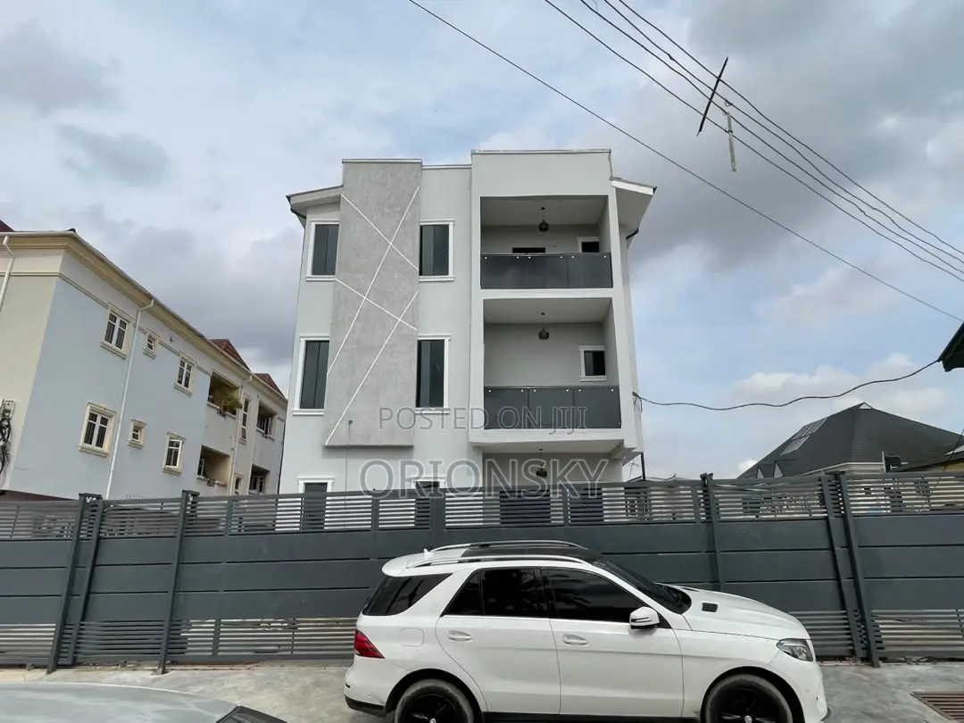 4bdrm Duplex in Millenuim/UPS for sale