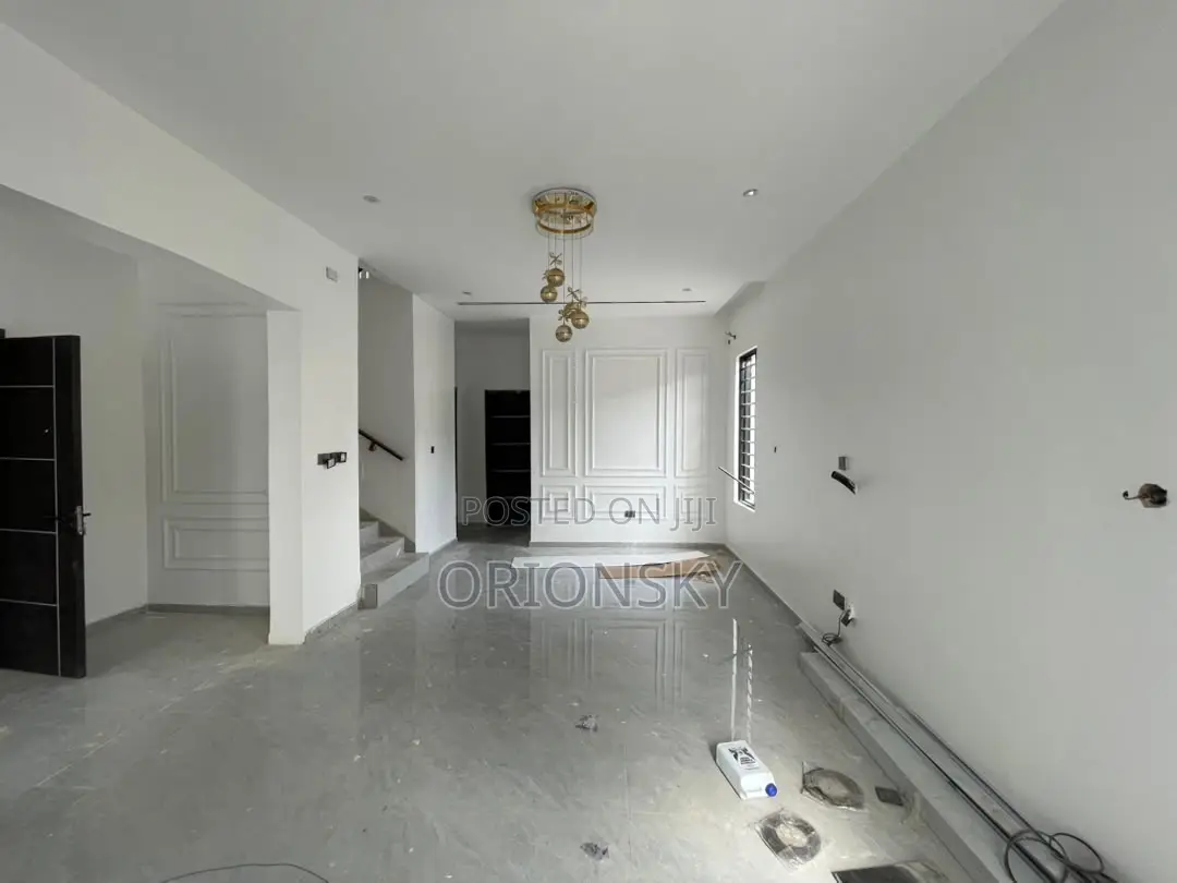 4bdrm Duplex in Millenuim/UPS for sale