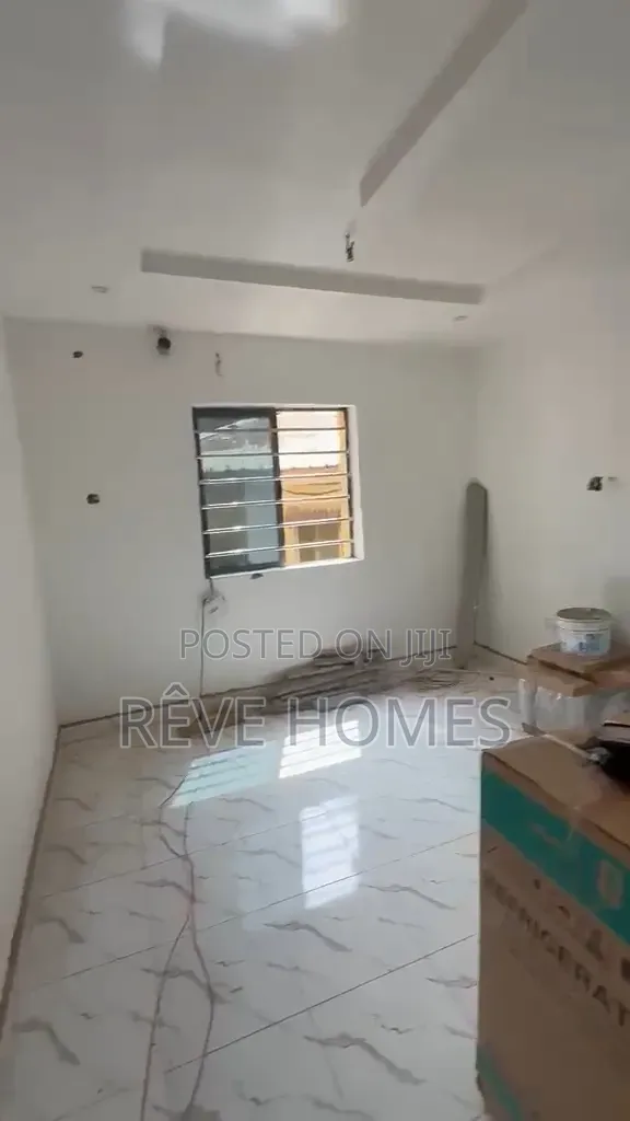 Mini Flat in Akoka for rent