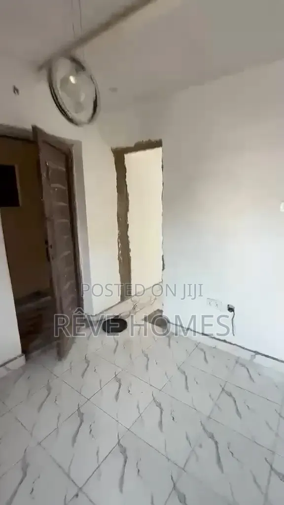 Mini Flat in Akoka for rent