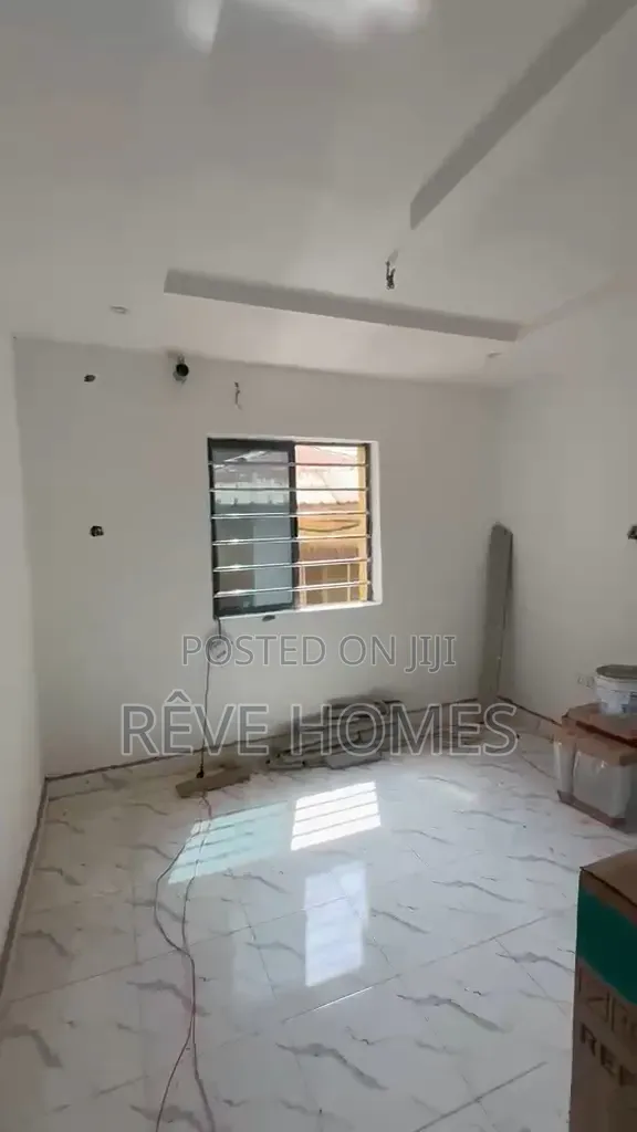 Mini Flat in Akoka for rent