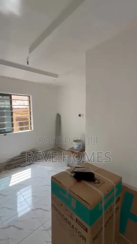 Mini Flat in Akoka for rent