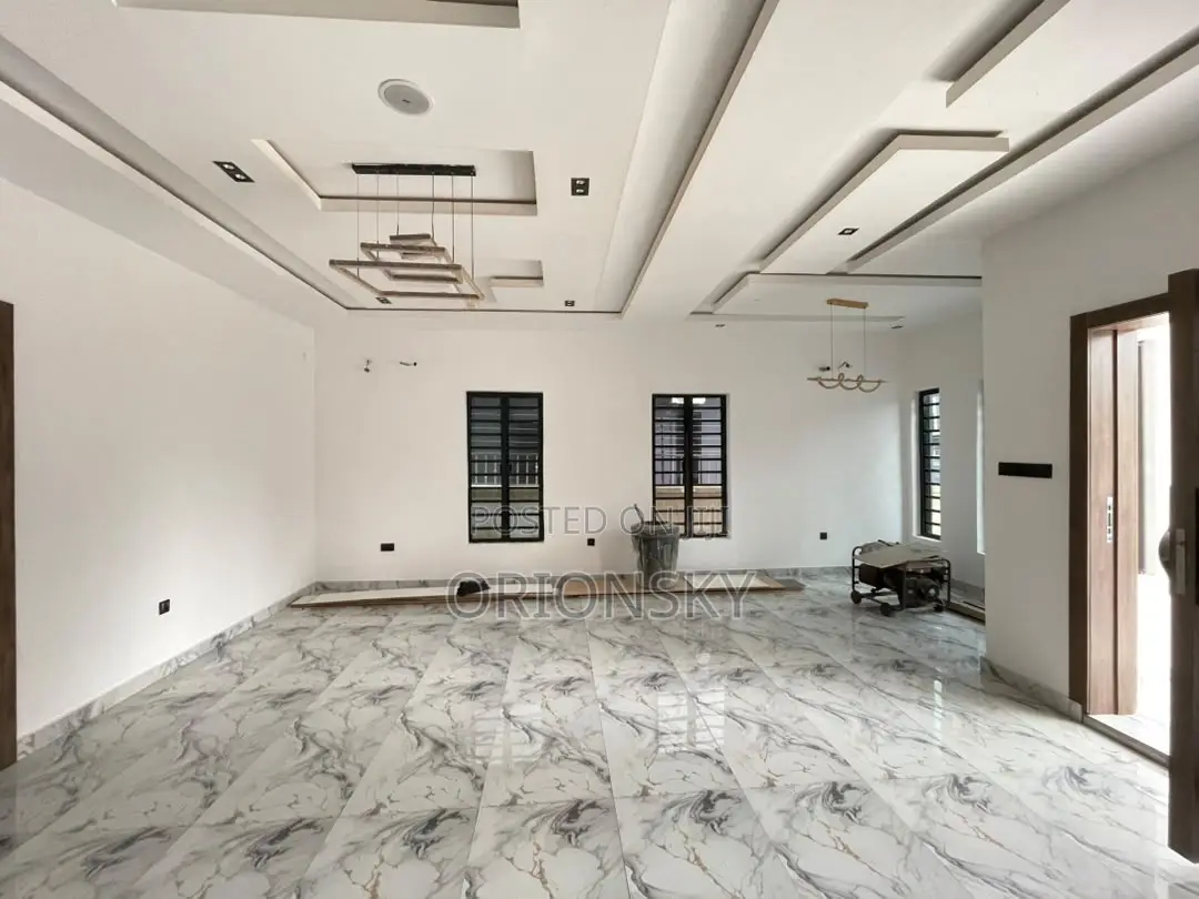 4bdrm Duplex in Millenuim/UPS for sale