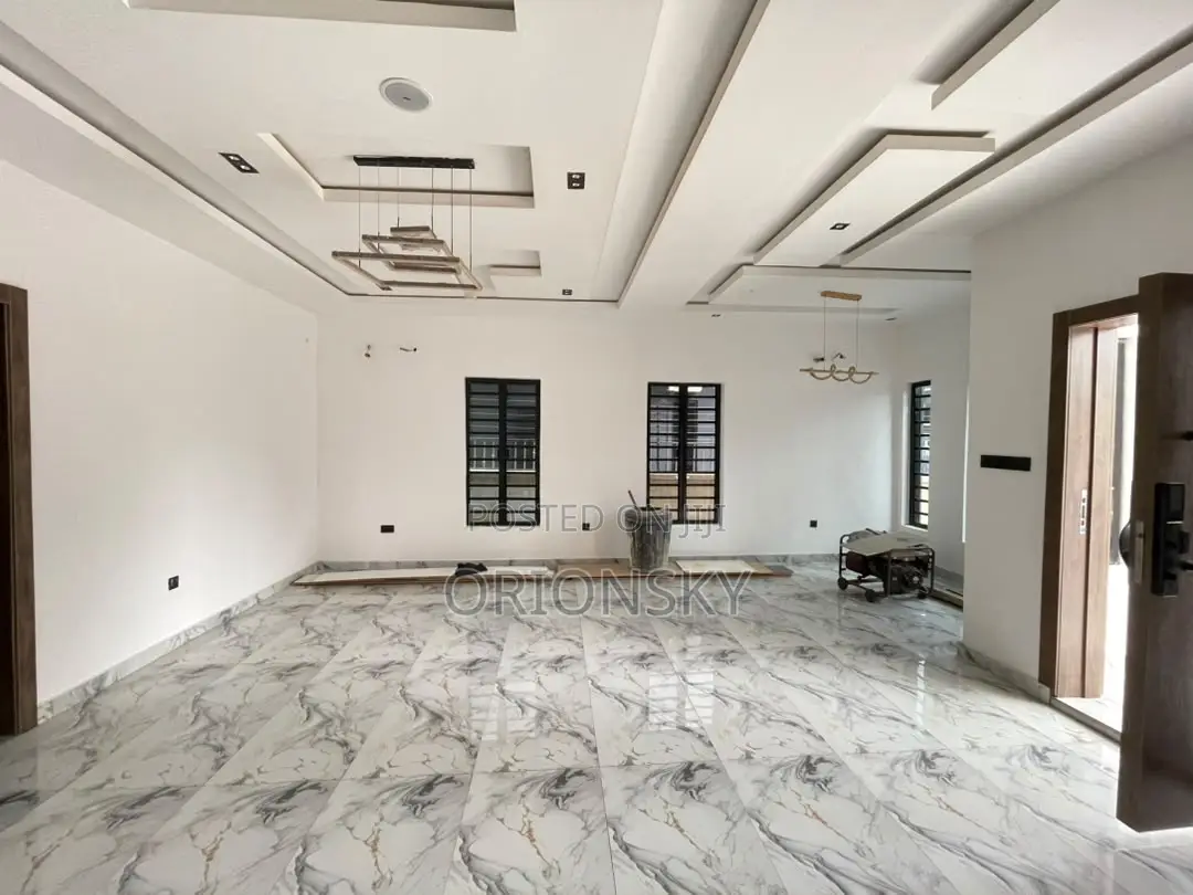 4bdrm Duplex in Millenuim/UPS for sale