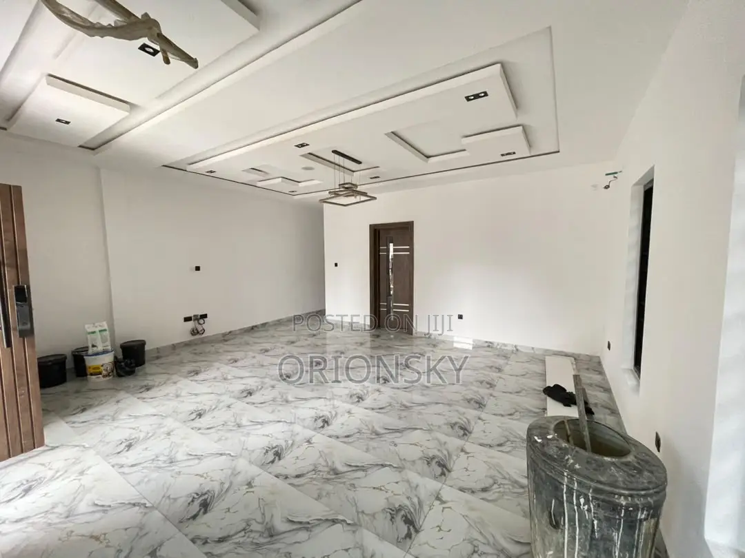 4bdrm Duplex in Millenuim/UPS for sale
