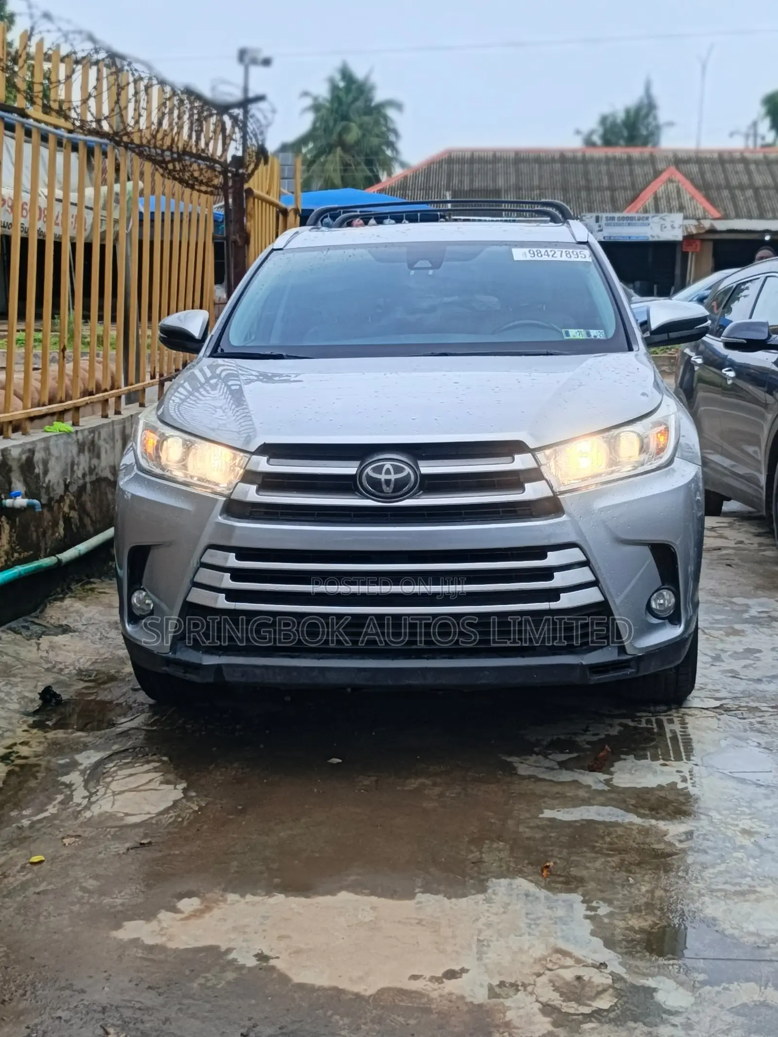 Toyota Highlander XLE 4x4 V6 (3.5L 6cyl 8A) 2017 Silver