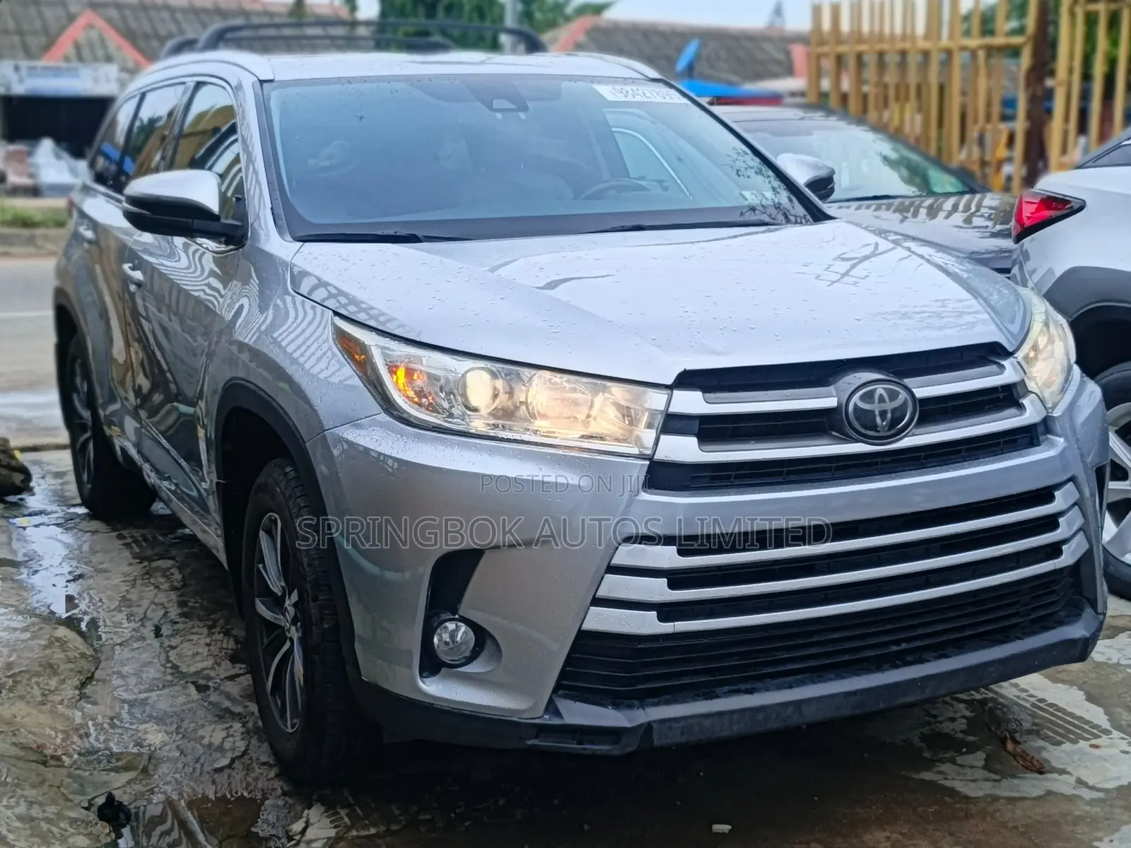 Toyota Highlander XLE 4x4 V6 (3.5L 6cyl 8A) 2017 Silver
