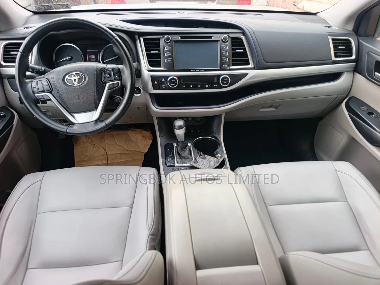 Toyota Highlander XLE 4x4 V6 (3.5L 6cyl 8A) 2017 Silver