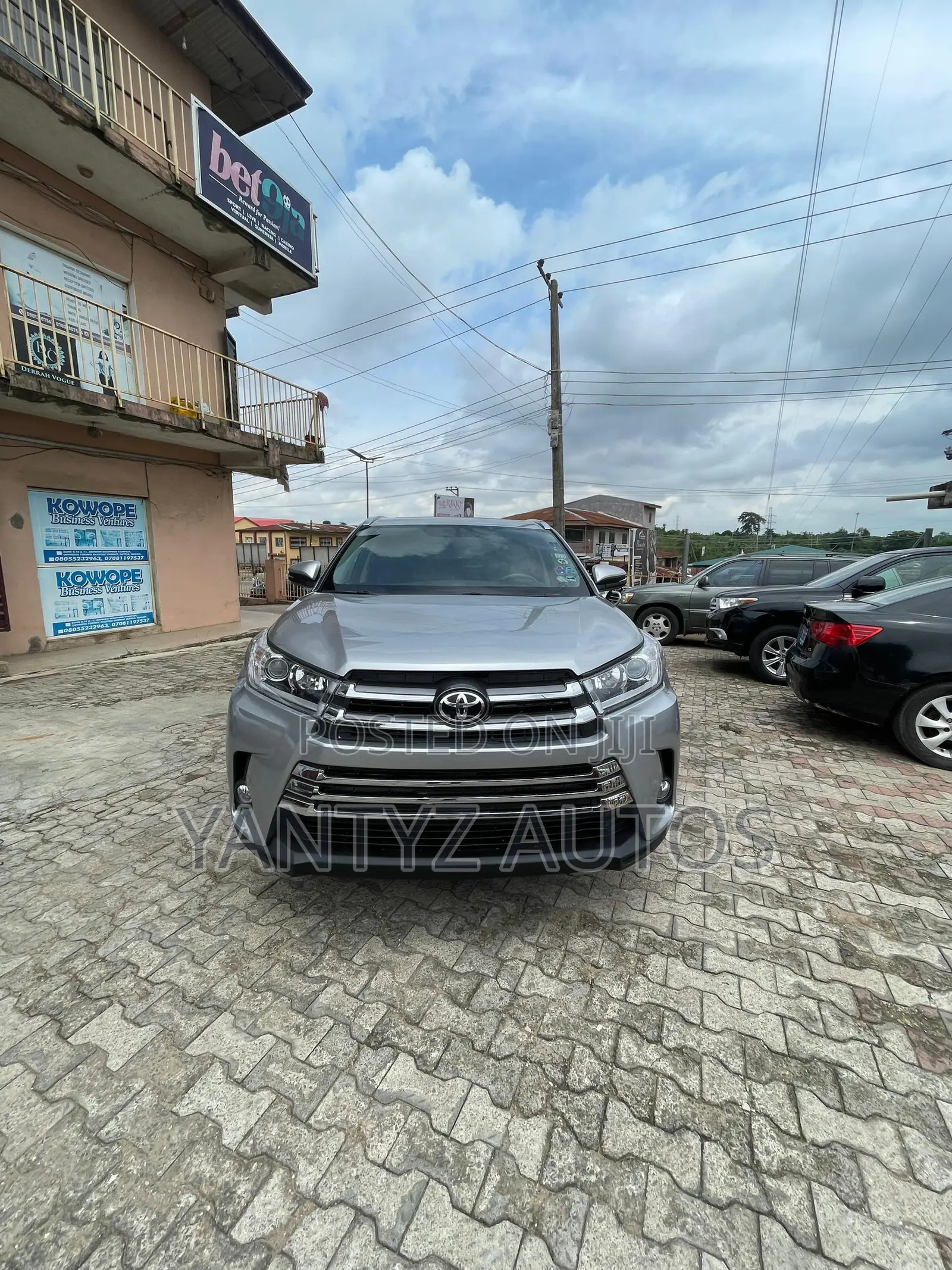 Toyota Highlander XLE 4dr SUV AWD (3.5L 6cyl 6A) 2015 Silver