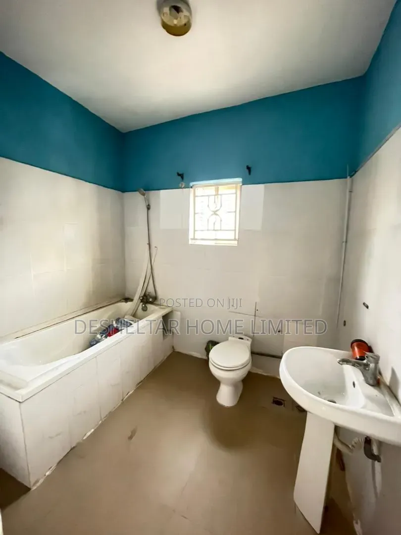 3bdrm Block of Flats in Ibile Close, Victoria Island Extension for rent