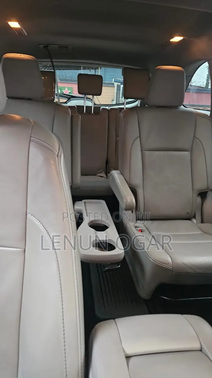 Toyota Highlander XLE 4x2 V6 (3.5L 6cyl 8A) 2018 Gray