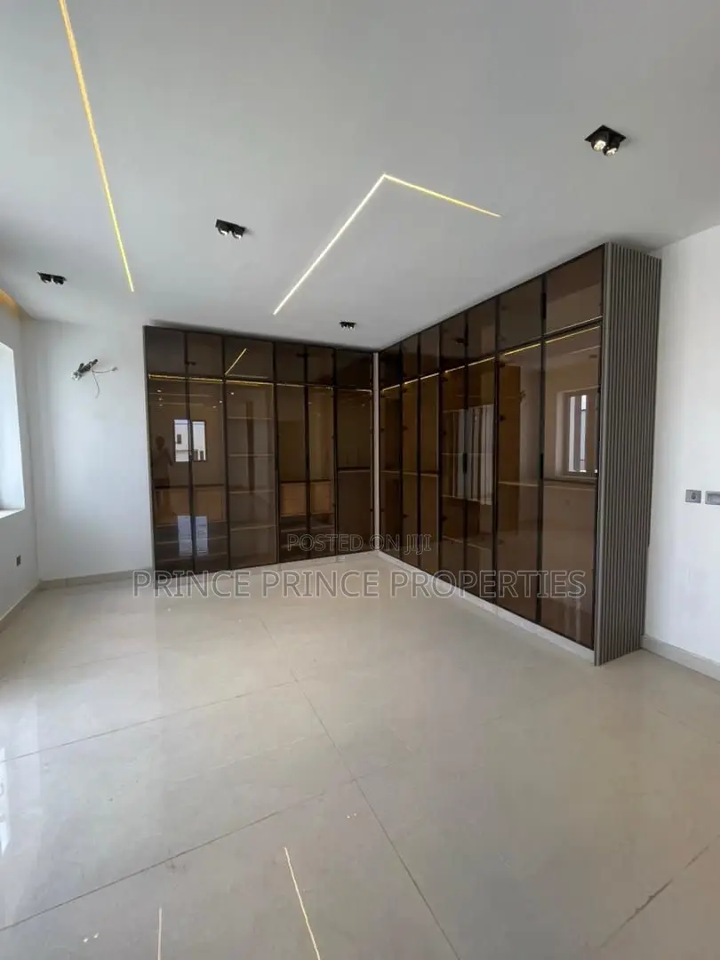 Furnished 6bdrm Duplex in Lekki for sale